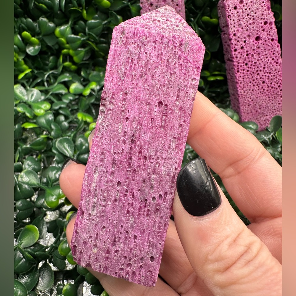 Honeycomb Ruby Tower *UV Reactive* - Picture 8 of 9